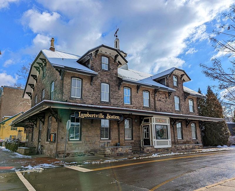 Charming Small-Town Restaurants In New Jersey Locals Love To Keep Secret - Decor Hint Lambertville Station Restaurant & Inn (Lambertville)