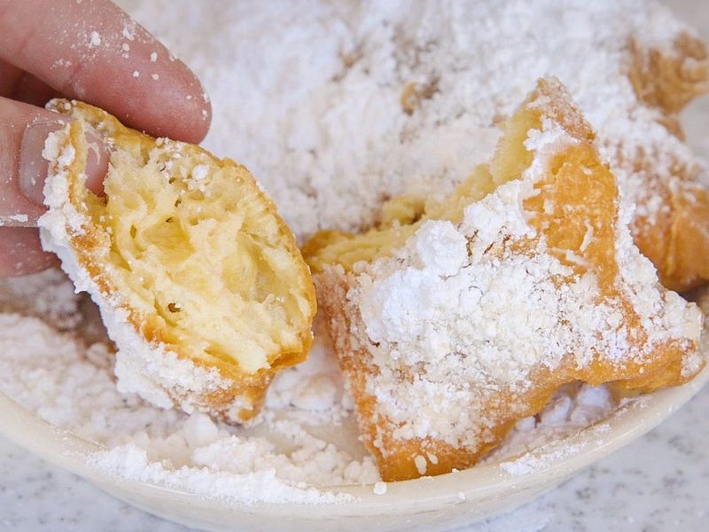 This Iconic Louisiana Café Serves Beignets Worth The Road Trip - Decor Hint The Signature Beignets