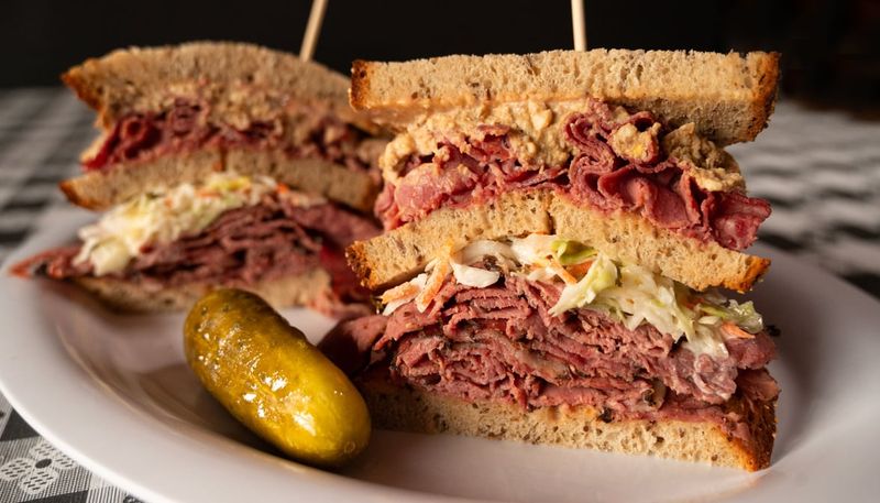 Illinois Hidden Restaurants Everyone Seems To Know About - Decor Hint Schmaltz's Sandwich Shoppe