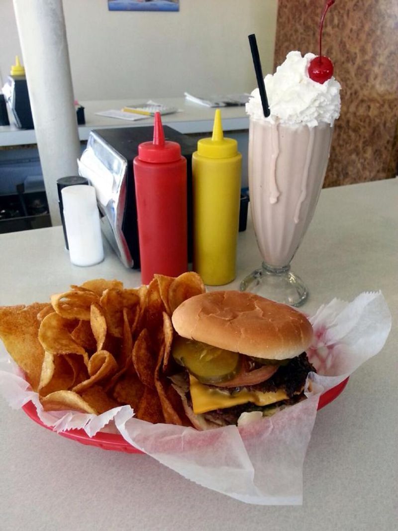 17 Underrated Kansas Restaurants That Deserve The Spotlight - Decor Hint Bobo's Drive-In, Topeka