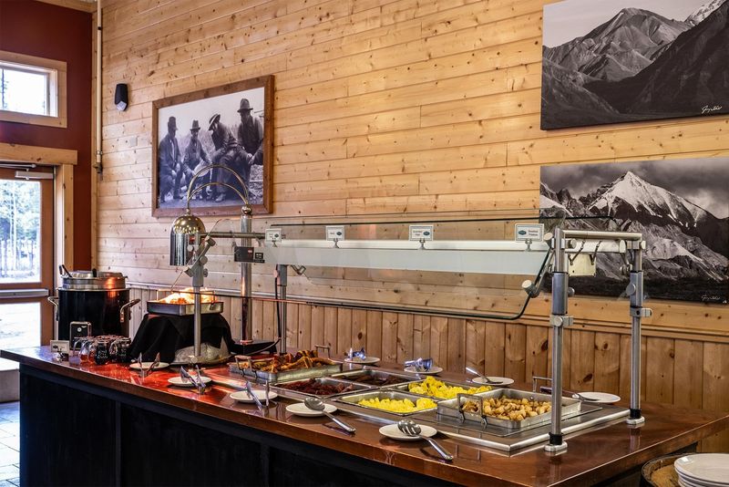 13 Alaska Buffets That Are Truly Worth Trying - Decor Hint Denali Park Village's Mountain View Buffet