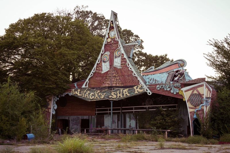 Hidden Deep In Pennsylvania Lies A Forgotten Amusement Park Frozen In Time - Decor Hint What Remains Behind The Gates Today