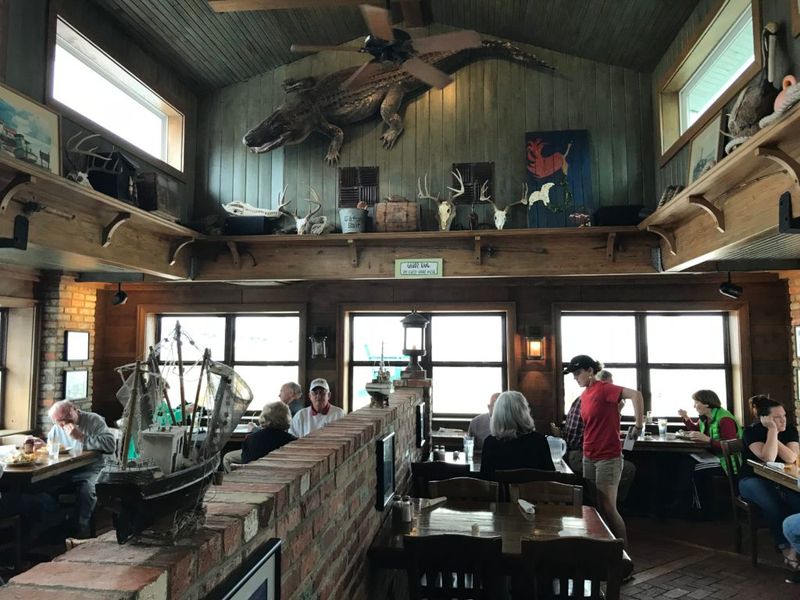 Hidden Gem Restaurants In Georgia That Belong On Your Must Try List - Decor Hint Skipper's Fish Camp – Darien