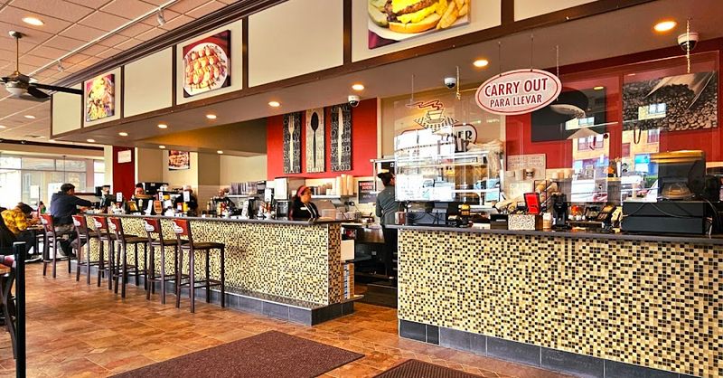 13 Illinois Sandwich Joints Serving Crispy Perfection - Decor Hint Cozy Corner Restaurant in Champaign