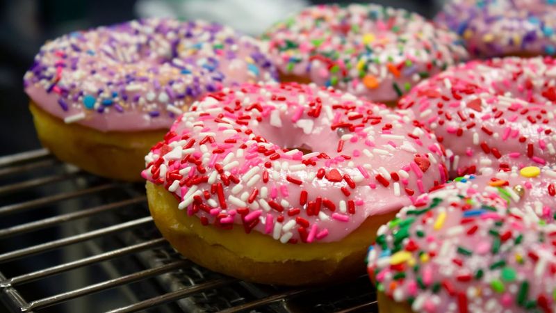 Overhyped Donut Shops In St Charles IL That Don't Live Up To The Buzz - Decor Hint Frosted Fantasies