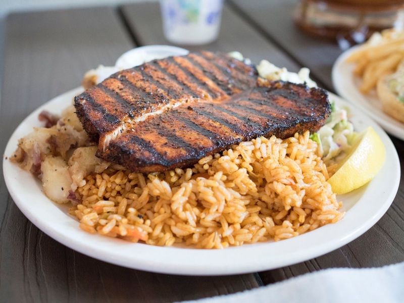 12 Hawaii Fish Fry Restaurants Bringing Island Flavor To A Midwest Classic - Decor Hint Paia Fish Market (Paia/Maui)