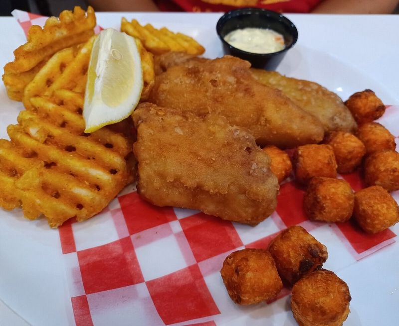 Crispy Catfish At Its Best: 10 California Fish Shacks You Need To Visit - Decor Hint Phillips' Seafood, Los Angeles