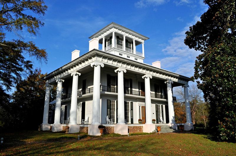 13 Vintage Alabama Homes That Remind Us How The South Used To Live - Decor Hint Antebellum Farmhouse in Madison County