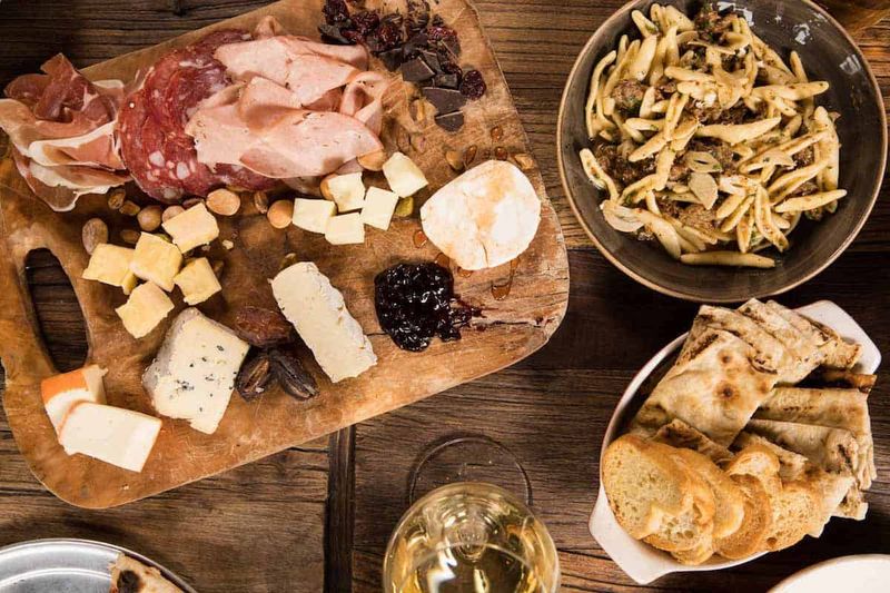 21 Pennsylvania Italian Restaurants That Will Surprise You - Decor Hint The Red Rabbit, Pittsburgh