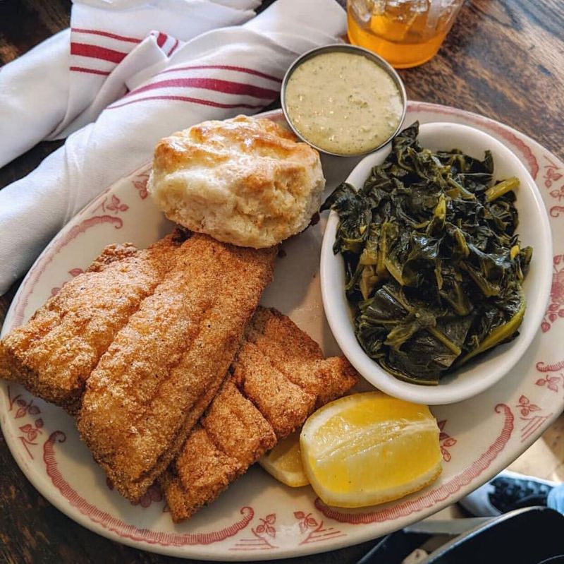 15 New York Catfish Restaurants Locals Swear Serve The Best Bayou Bites - Decor Hint Bobwhite Counter