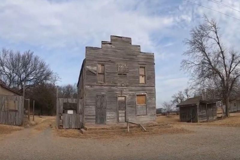 This Abandoned Oklahoma Town Was Once A Wild West Outlaw Haven - Decor Hint Small But Strategic Location