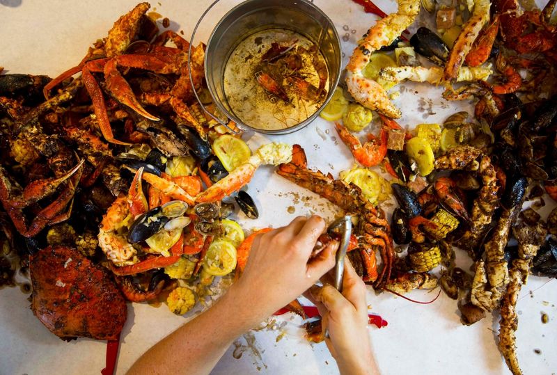 10 Hawaii Fried Catfish Destinations Serving Island And Southern Fusion - Decor Hint Cajun Crab Waikīkī – Honolulu