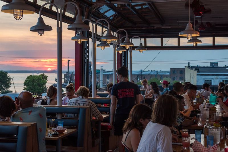 13 New York Seafood Restaurants Locals Love More Than The Tourists Do - Decor Hint Brooklyn Crab