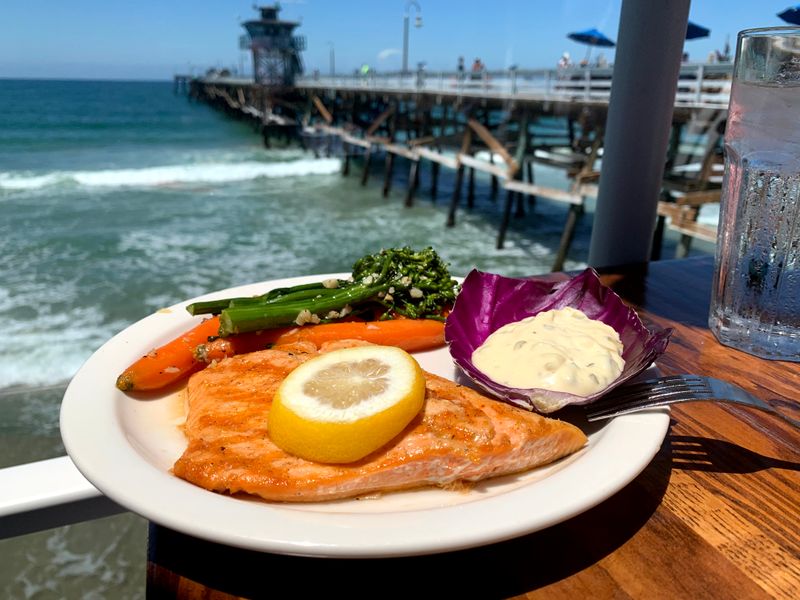 14 California Coastal Seafood Spots Perfect For A Day Out - Decor Hint The Fisherman's Restaurant & Bar - San Clemente