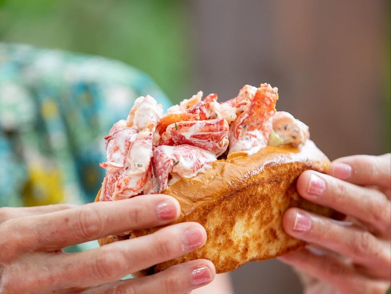 14 Florida Lobster Roll Shacks That Keep It Simple And Fresh - Decor Hint DJ's Clam Shack - Key West