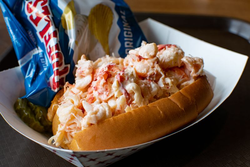 16 Maine Fish Fry Spots That Turn Friday Nights Into A Crunchy Tradition - Decor Hint Harraseeket Lunch & Lobster in Freeport