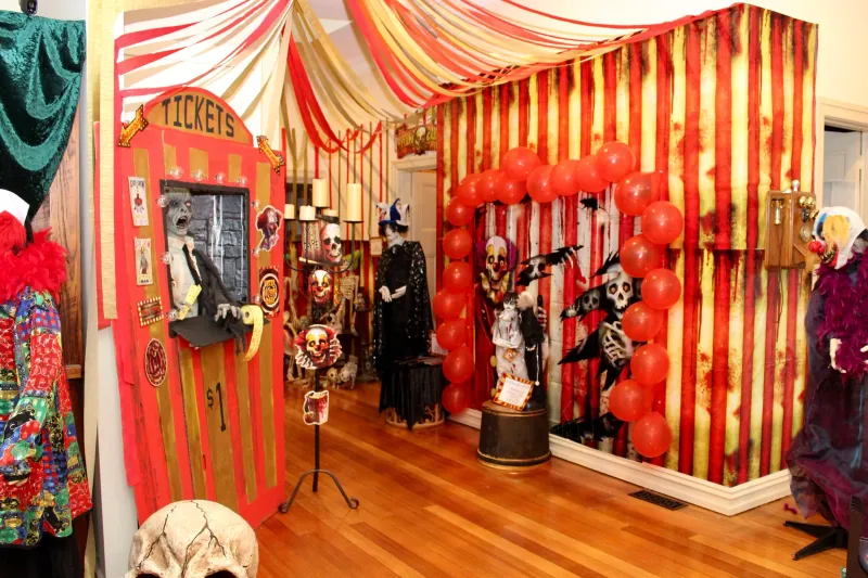15 Garage Makeovers Turning Ohio Homes Into Haunted Havens - Decor Hint The Haunted Circus Tent With Animatronics And Whimsical Fear
