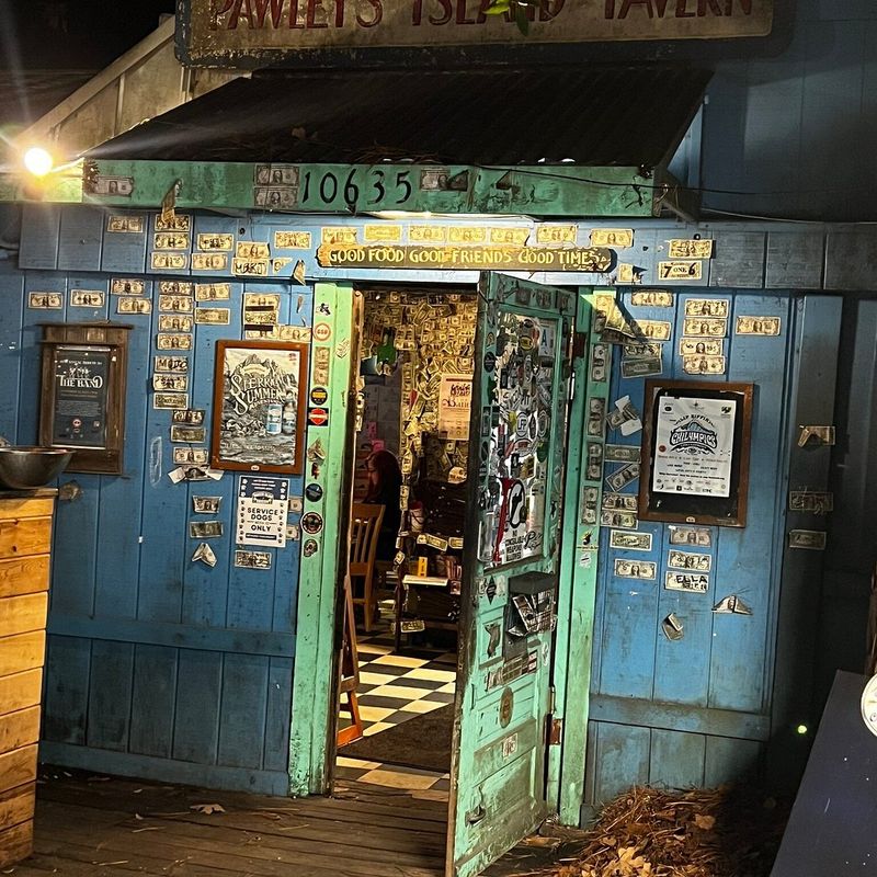 These South Carolina Eateries Are Off The Radar But Full Of Flavor - Decor Hint Pawleys Island Tavern