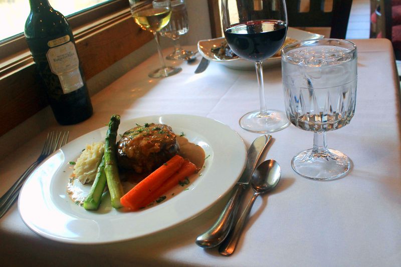 12 Maryland Small-Town Restaurants Overflowing With Charm - Decor Hint Café Bretton