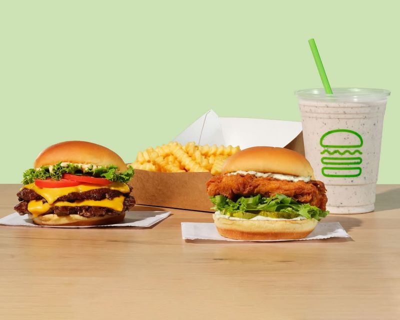 Must-Try Pennsylvania Eateries For Crispy, Juicy Fried Chicken - Decor Hint Shake Shack, King of Prussia