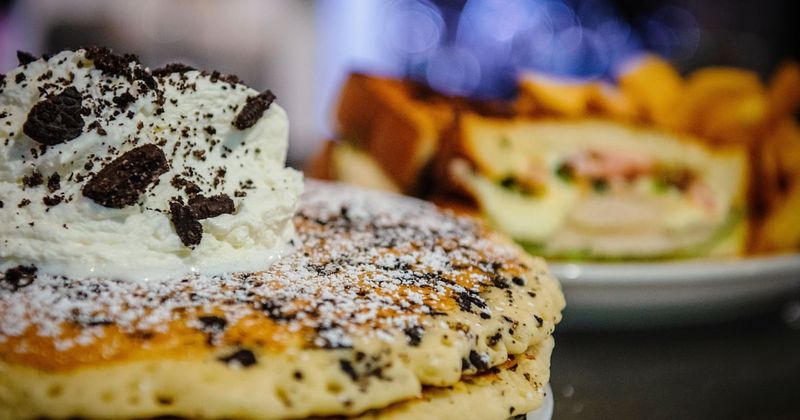 This Iconic California Diner Serves Pancakes Worth Setting Your Alarm For - Decor Hint Breakfast at The Griddle Cafe