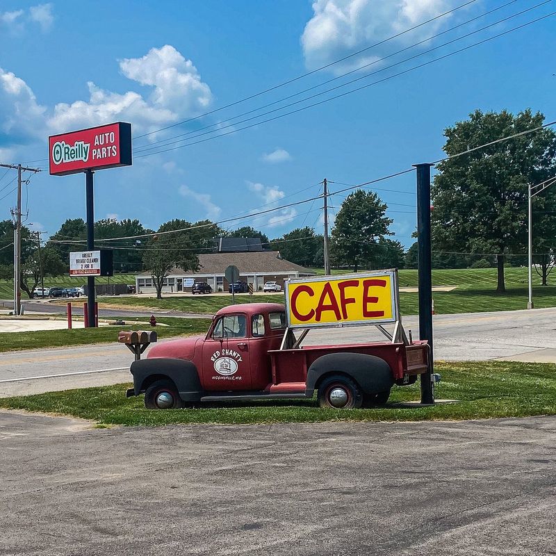 The Classic Missouri Roadside Café Still Serving Chicken-Fried Steak The Old-Fashioned Way - Decor Hint Why Travelers Make The Detour