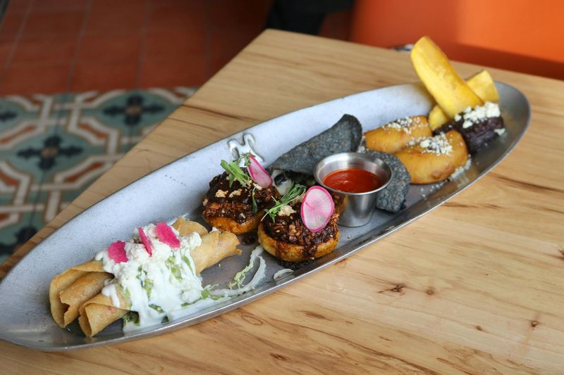 Houston Restaurants Perfect For Dining Solo - Decor Hint Hugo's
