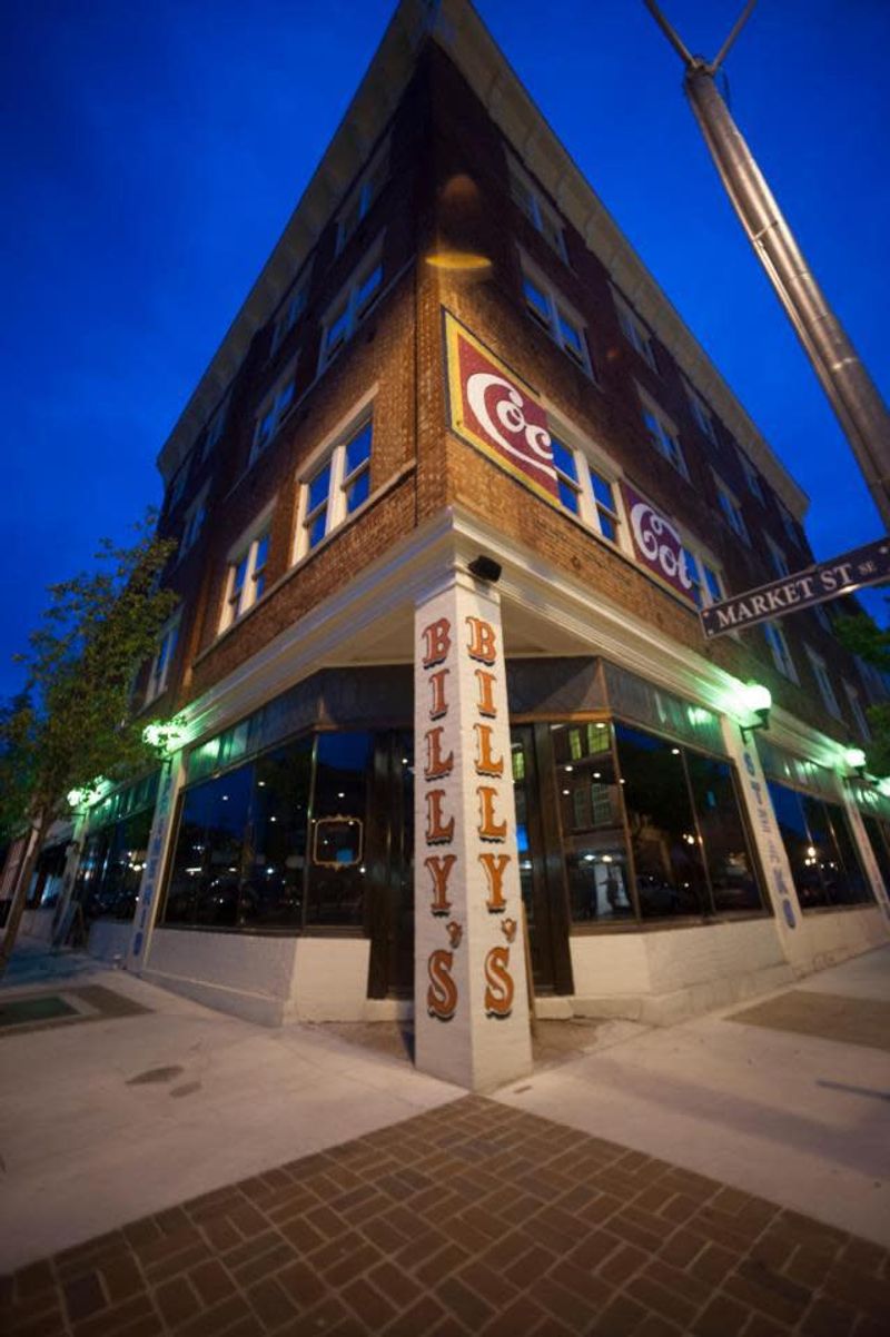 11 Timeless Virginia Restaurants That Prove Great Food Doesn't Have To Be Pricey - Decor Hint Billy's Ritz
