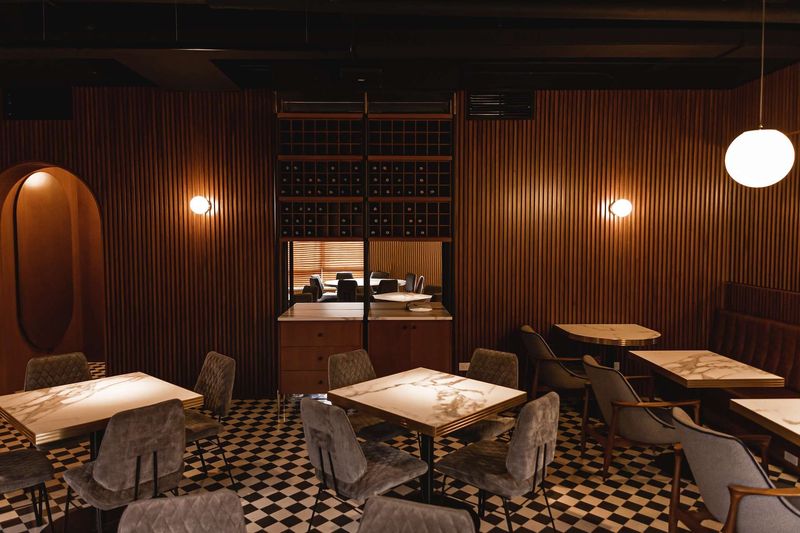 Minimalism Is Over In Illinois Restaurants And The Nostalgic Tavern Era Has Begun - Decor Hint Sound And Acoustics Matter