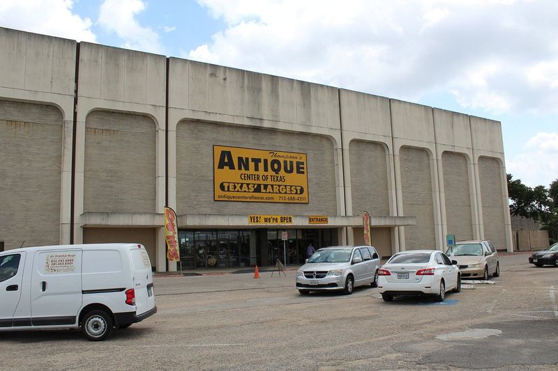 The Best Thrift And Antique Shops In Texas For Treasure Hunters - Decor Hint Antique Mall Of Houston, Houston