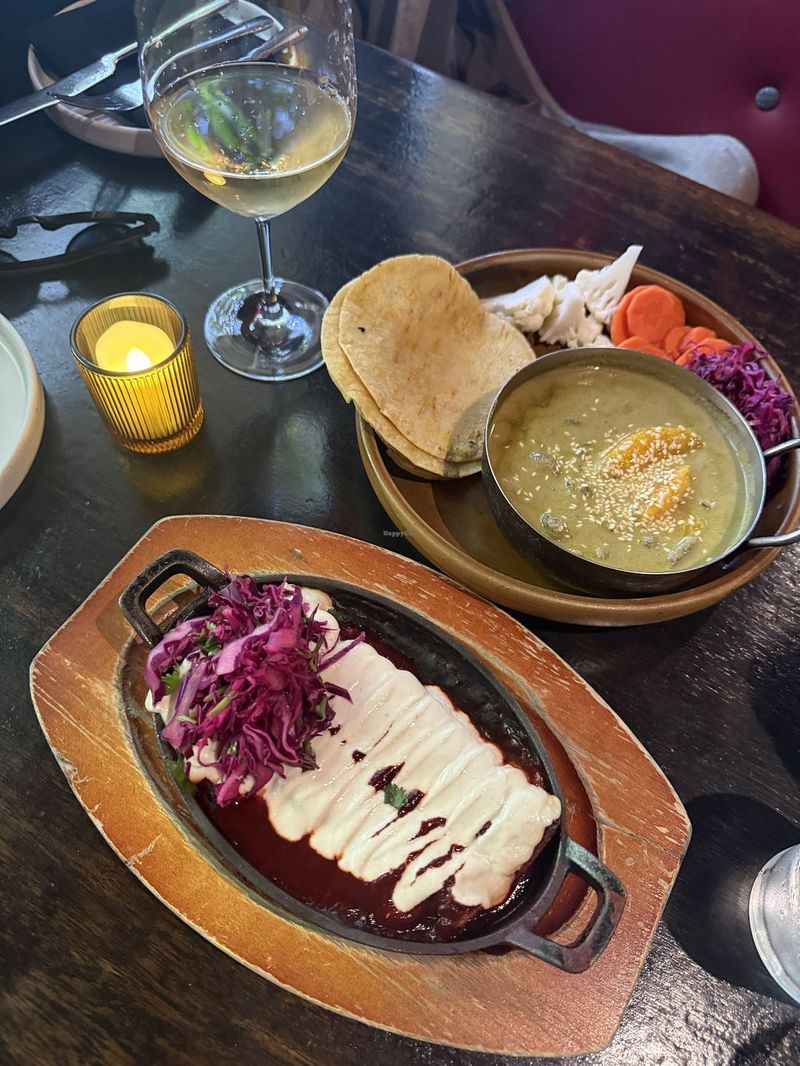 Small-Town Dining In California: 15 Restaurants You'll Love - Decor Hint Cultura, Carmel-by-the-Sea, California