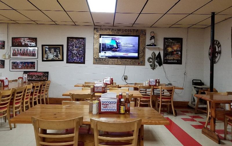 The Hidden Louisiana Spot Where Every Bite Feels Like Home - Decor Hint Inside The Atmosphere