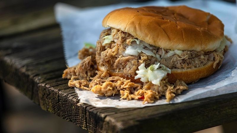 Hole In The Wall Waterfront Grill