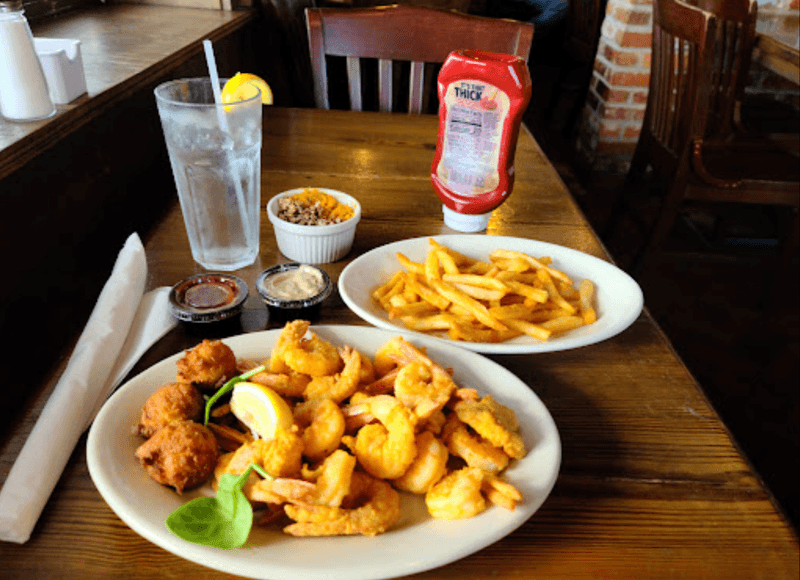 Georgia Seafood Restaurants Locals Love More Than The Tourists Do - Decor Hint Skipper's Fish Camp, Darien