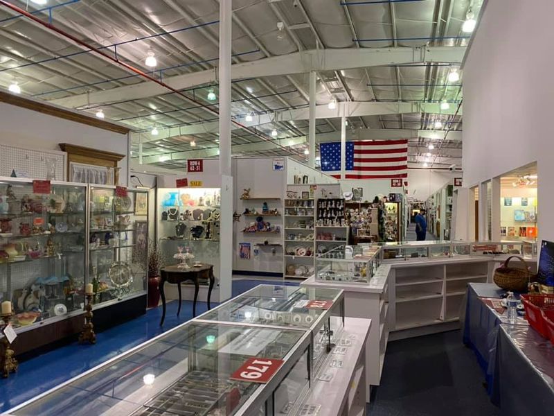 This Huge Antique Mall In Indiana Has Treasures So Unique, You'll Want A Second Truck - Decor Hint Why It's One Of Indiana's Must-Visit Destinations