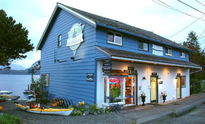 Michigan's Paddler's Inn Offers A Front-Row Seat To Lake Superior Adventures - Decor Hint A Stay Designed For Outdoor Enthusiasts