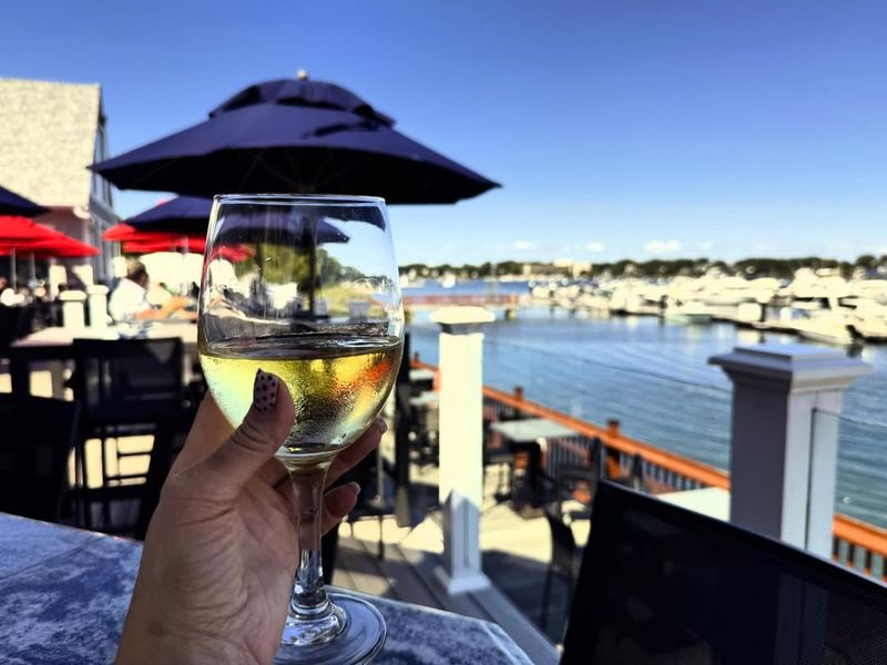 12 Lakeside Restaurants In Massachusetts That Wow Beyond The Menu - Decor Hint Bay Pointe Waterfront Restaurant, Quincy