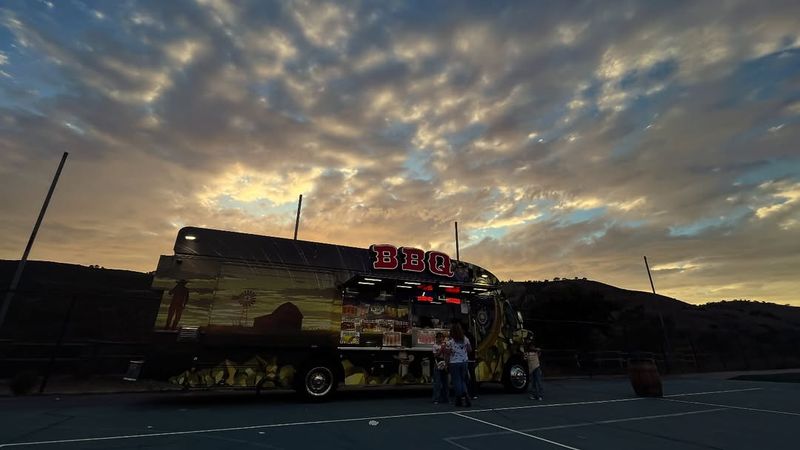 The California BBQ Truck Outsmoking Texas, One Brisket At A Time - Decor Hint Locals Speak