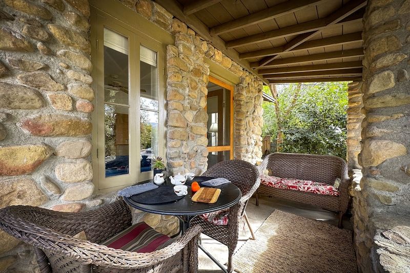 Cozy California Inns That Capture Perfect Cottagecore Vibes - Decor Hint Garden Suite Inn