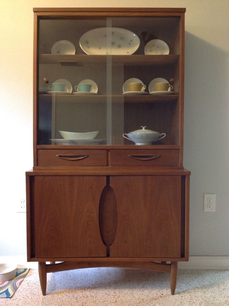 Glass-Front Upper Cabinets