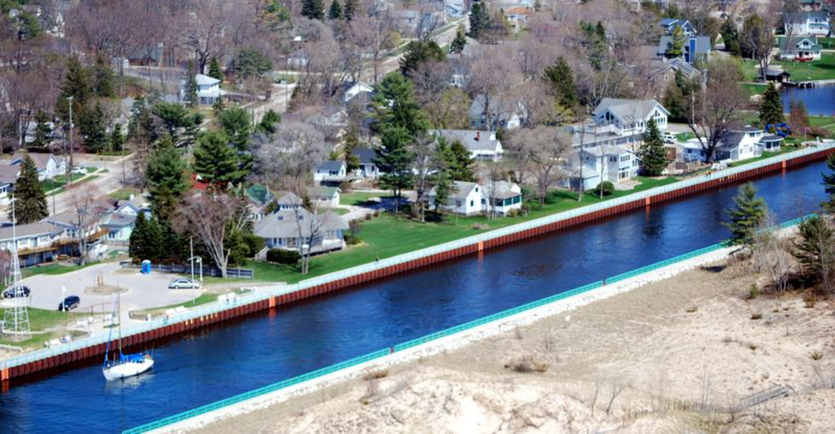 These Waterfront Towns In Michigan Are Local Favorites For Summer Fun - Decor Hint