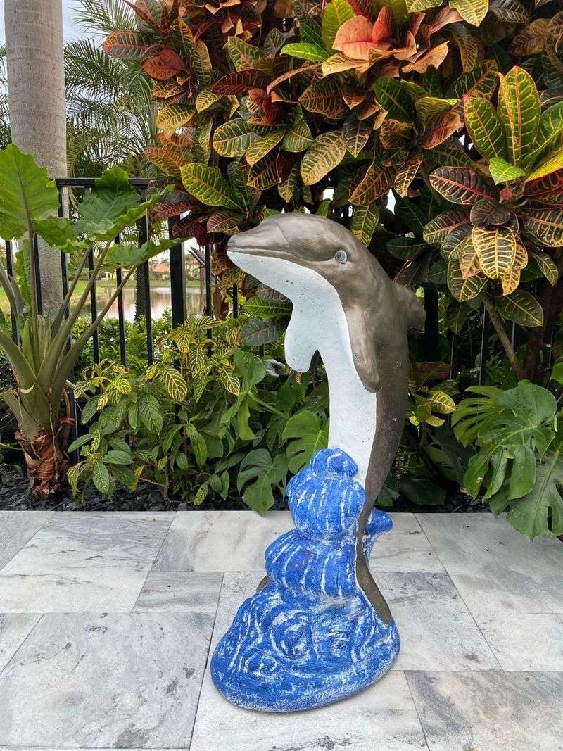 12 Florida Home Décor Styles That Scream Tourist Not Timeless - Decor Hint Dolphin Figurine Army