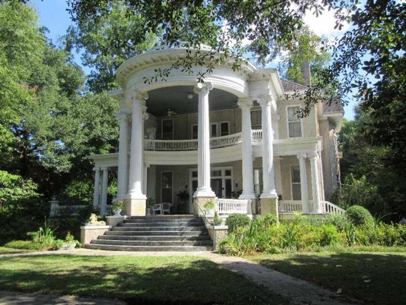 Grand And Gracious: Southern Colonial Revival Mansions