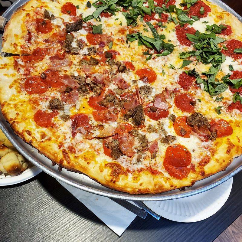 14 California Pizzerias Keeping Old-School Family Recipes Alive - Decor Hint Mama's Brick Oven Pizza - Pasadena