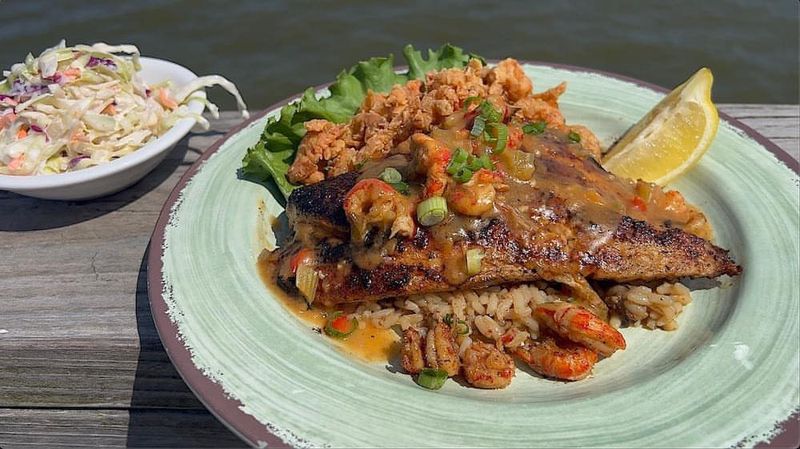 13 Texas Fish Fry Destinations Where The Views Are As Good As The Catch - Decor Hint Stingaree Restaurant & Bar on Crystal Beach
