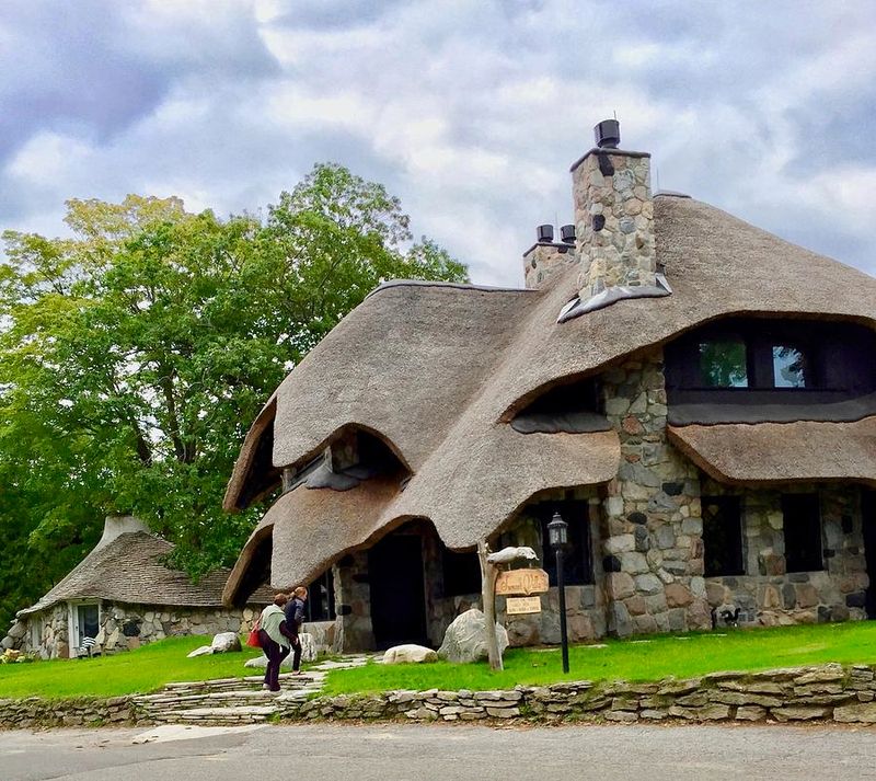 Charlevoix Stone Cottage Hideaway
