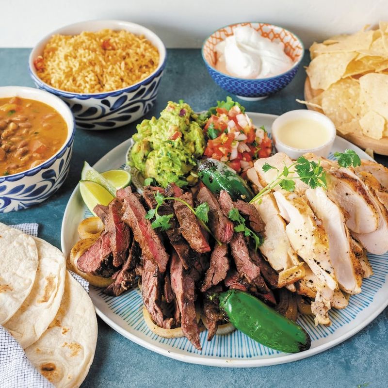 20 Texas Mexican Restaurants Where The Chips And Salsa Steal The Show - Decor Hint Pappasito's Cantina - Multiple Locations