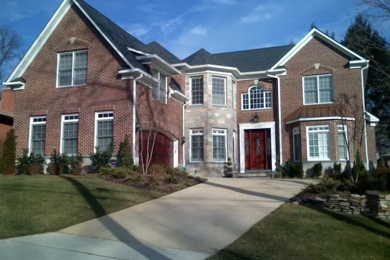 13 Georgia Home Styles Experts Say Could Struggle In 2026's Housing Market - Decor Hint McMansions with High Maintenance Costs