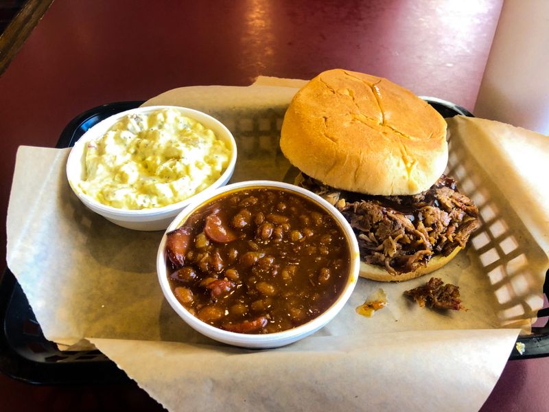17 Underrated Kansas Restaurants That Deserve The Spotlight - Decor Hint Hickory Hut Bar-B-Que, Salina