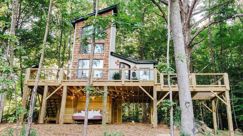 Carolina Treehouse - Near Charlotte, NC